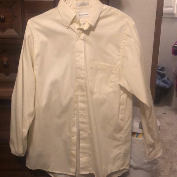 Men’s Medium Yellow Van Huesen Dress Shirt - Picture 3 of 4